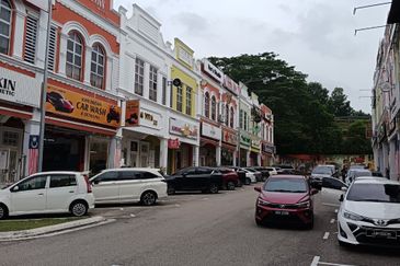 Jalan Austin Heights