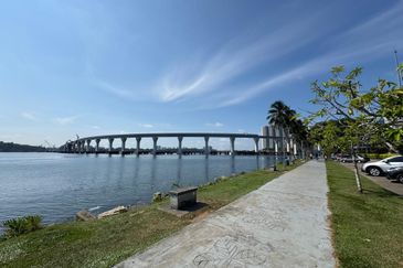 Stulang Laut / Darat