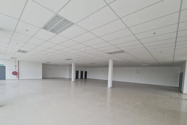 West Port, Pulau Indah