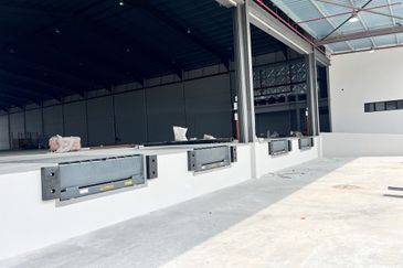 West Port, Pulau Indah