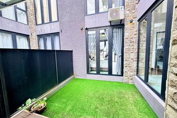 Cube On Hill ( Taman Bukit Pulai )