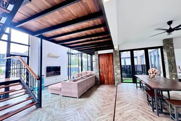 Cube On Hill ( Taman Bukit Pulai )