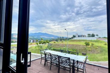 Cube On Hill ( Taman Bukit Pulai )