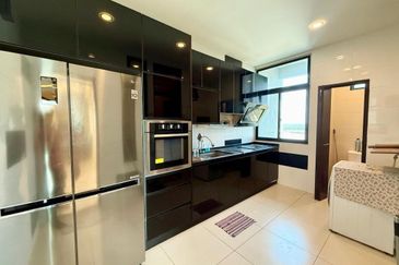 D'Summit Residences @ Kempas Utama