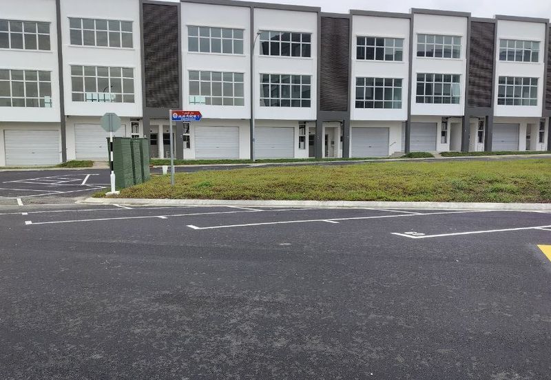 Summit Commercial Hub