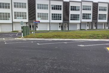 Summit Commercial Hub