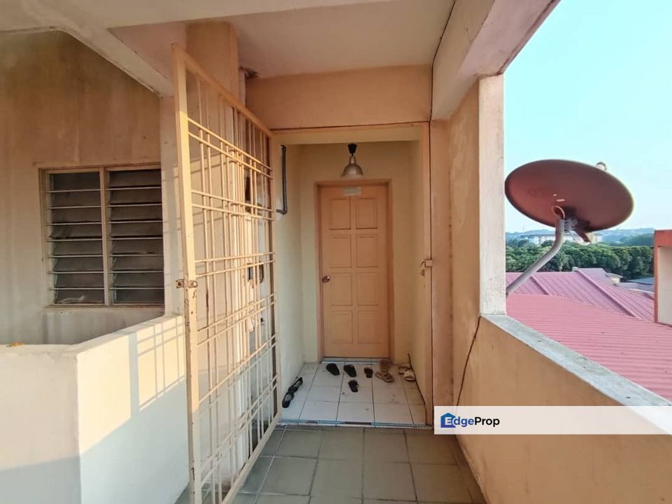 Sri Dahlia Apartment, Corner Unit With 2 Carparks, Selangor, Kajang