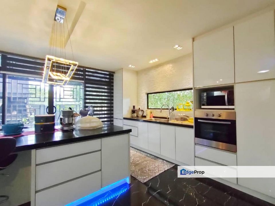 Saujana Palma Kajang Fully Renovated Semi-d , Selangor, Kajang