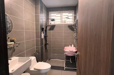 Taman Seri Bestari, Salak Tinggi Beautifully Renovated Terrace 