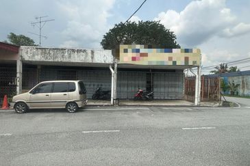 2 adjoining units
shoplot Corner - 2136 sqft
Intermediate - 2100 sqft 
Single Storey Shop 单层店面
📍Jalan Jelawat, Taman Saleng Jaya