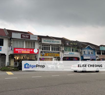 Molek Shop Lot
-2 Storey shoplot
-Same row with Caring Pharmacy, Johor, Johor Bahru