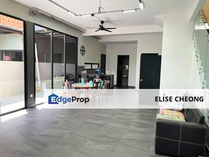 D’art 18 古来冠群 @ Taman Tropika, Kulai Double Storey Cluster House - Phase 3
-Land Area: 32 x 65 sqft
-Built Up: 2769 sqft
-4 Bedrooms 4 Bathrooms, Johor, Kulai