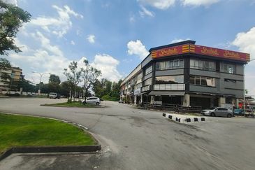 Taman Mount Austin Commercial