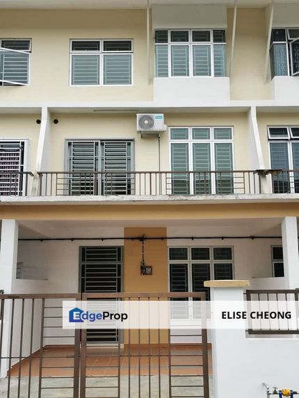 Taman Scientex Senai
Jalan Scientex Jaya 2x, Senai
2.5 Storey Terrace House
-4 bedrooms
-3 bathrooms
-Land: 18x60 (1076sqft)
-Built Up: 1823sqft
-, Johor, Senai