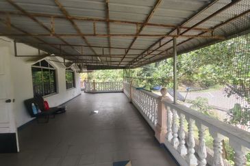Jalan Saleng