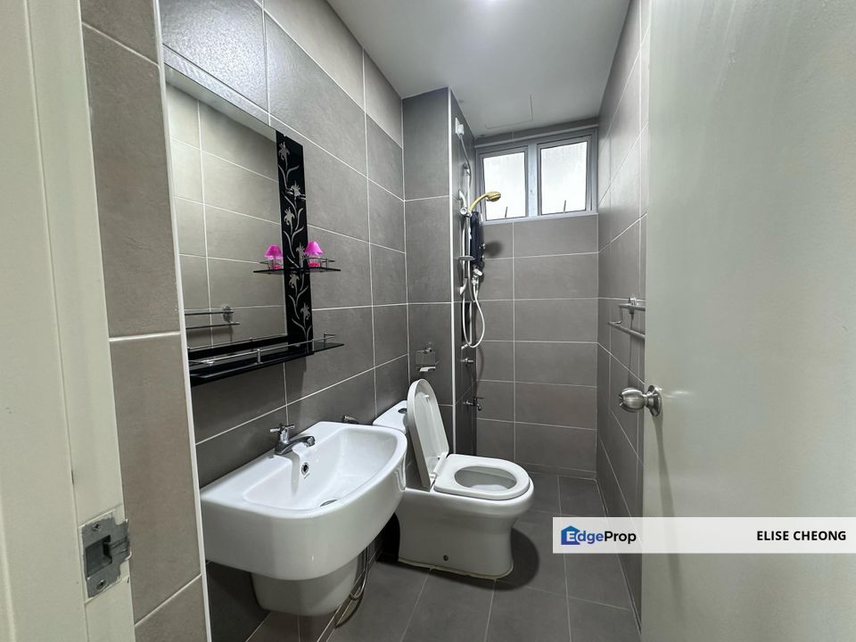 D'Putra Suites Bandar Putra, Kulai
Next to IOI Mall Kulai Service Apartment
Freehold 
Non Bumi
1044 sqft
3 Bedroom 
3 Bathroom , Johor, Kulai