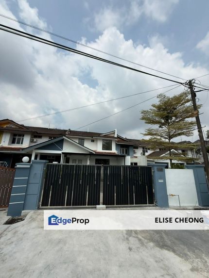   Bukit Kempas，Taman Bukit Kempas 
- Super Link Double Storey Terrace House 
- 5 Bedrooms 5 Bathrooms
- Land Area 28x94 （243m2）, Johor, Johor Bahru