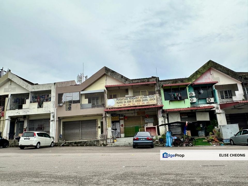 Skudai Baru 东方花园 双层店面只需RM598k
目前楼上楼下已有租客
For Sale Jalan Hang Lekir, Taman Skudai Baru
(Beside Selesa Jaya)
Double Storey Shop Lot, Johor, Skudai