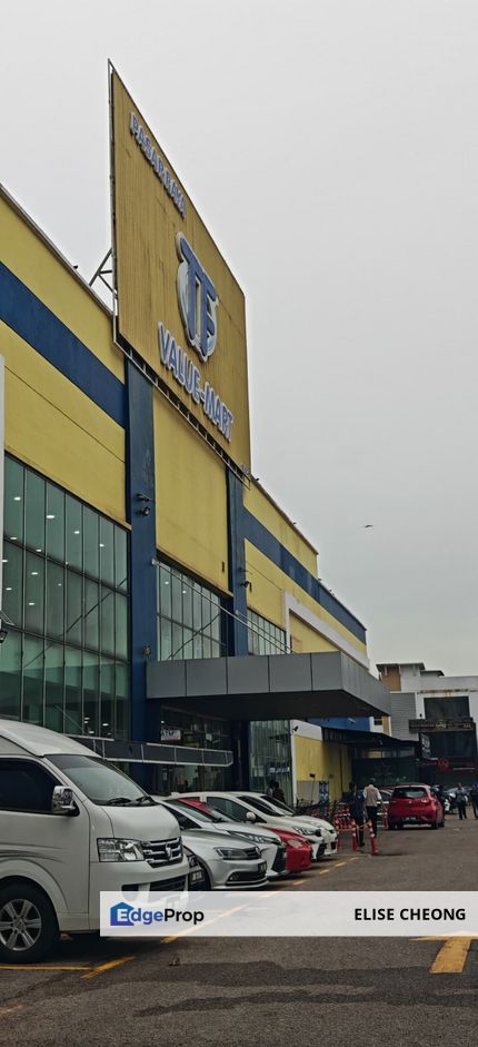 ROI up to 6% (Whole block rental up to Rm15,200) Jalan Bestari 8/2 @ Nusa Bestari
 3 Storey Shoplot (Beside TF Mart) 3层楼店面出售
, Johor, 