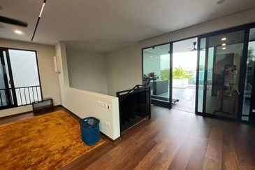 The Hills Residences, Senibong Cove