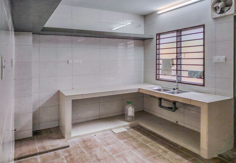 New Fully Extended Renovated Unit