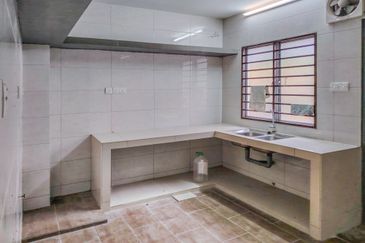 New Fully Extended Renovated Unit