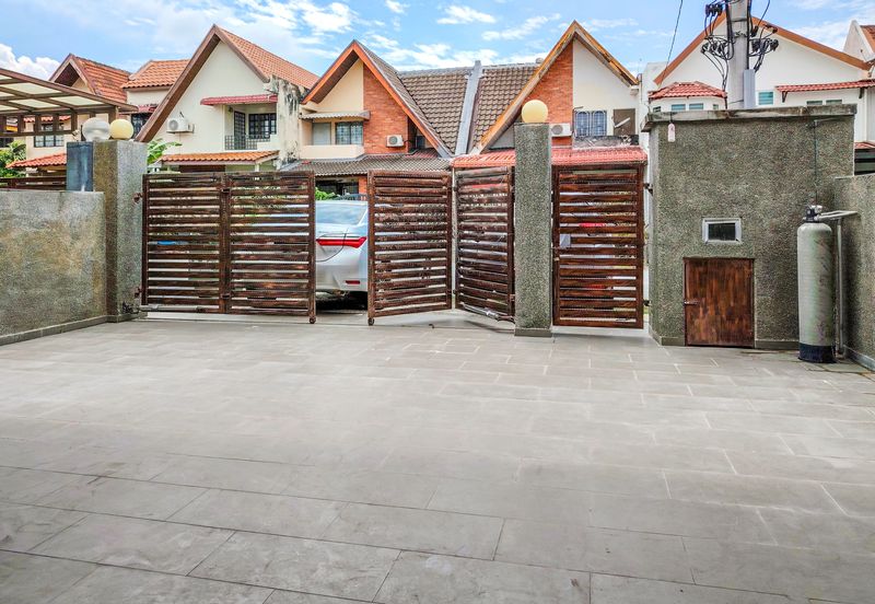 New Fully Extended Renovated Unit