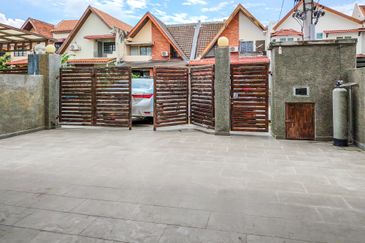 New Fully Extended Renovated Unit