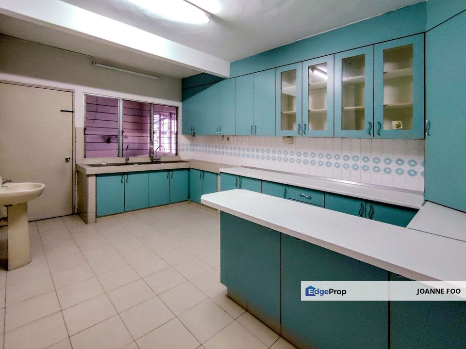 Damansara Gated Guarded, Great Security ,Well Maintained 2 Storey  Semi Detached , Selangor, Petaling Jaya