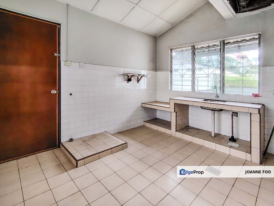 Damansara Gated Guarded, Great Security ,Well Maintained 2 Storey  Semi Detached , Selangor, Petaling Jaya