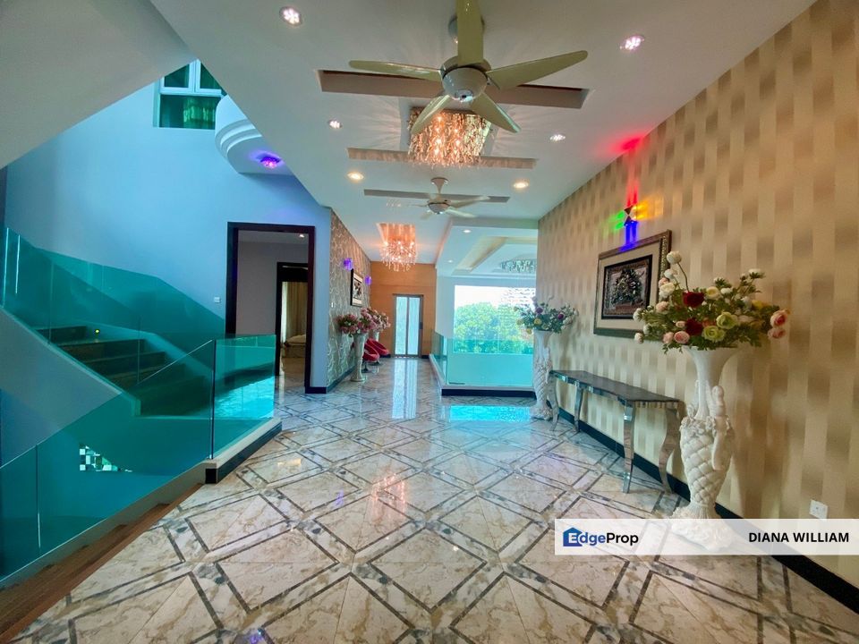 THE MINES RESORT CITY 3.5 STOREY BUNGALOW FOR SALE, Selangor, Seri Kembangan