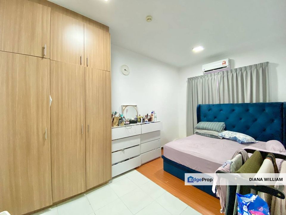 PARTLY FURNISHED RESIDENSI ADELIA 1 Bangi Avenue, Kajang FOR SALE, Selangor, Bangi