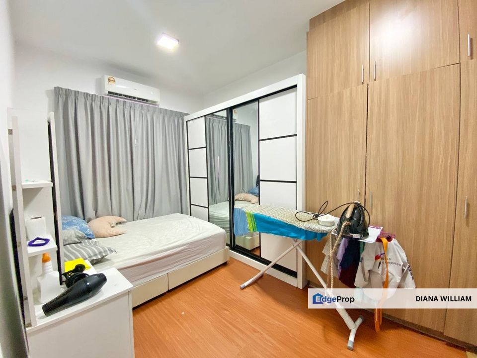 PARTLY FURNISHED RESIDENSI ADELIA 1 Bangi Avenue, Kajang FOR SALE, Selangor, Bangi