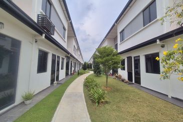 Reef Of Tropics, Setia Eco Glades