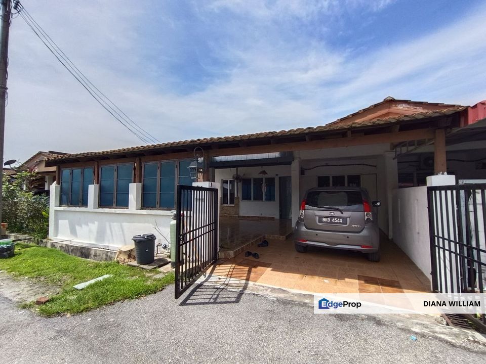 Renovation End Lot Single Storey Taman Desa Kundang Rawang for sale, Selangor, Rawang
