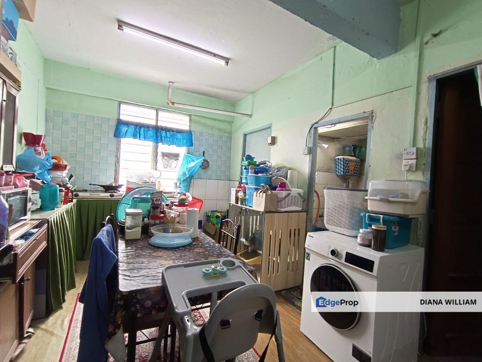 Pangsapuri Setia Rawang (lowcost) at Taman Setia Batu 16 Rawang Selangor., Selangor, Rawang