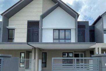 Lily Encorp Cahaya Alam