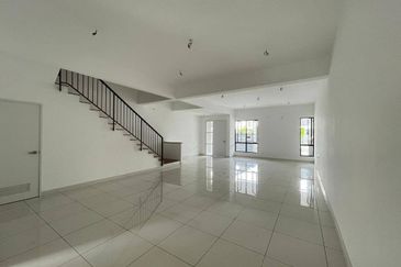 Lily Encorp Cahaya Alam