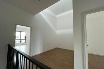 Lily Encorp Cahaya Alam