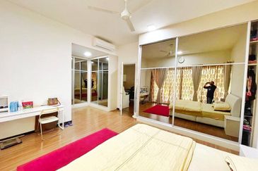 Summerglades, Perdana Lakeview West