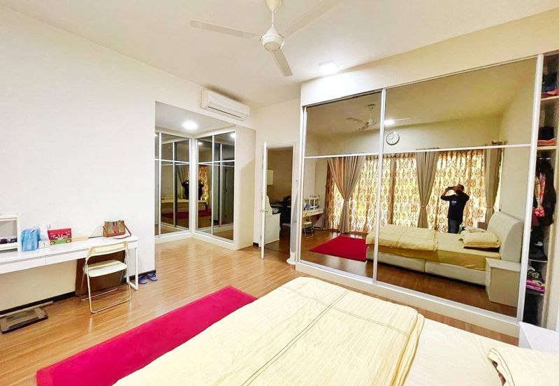 Summerglades, Perdana Lakeview West