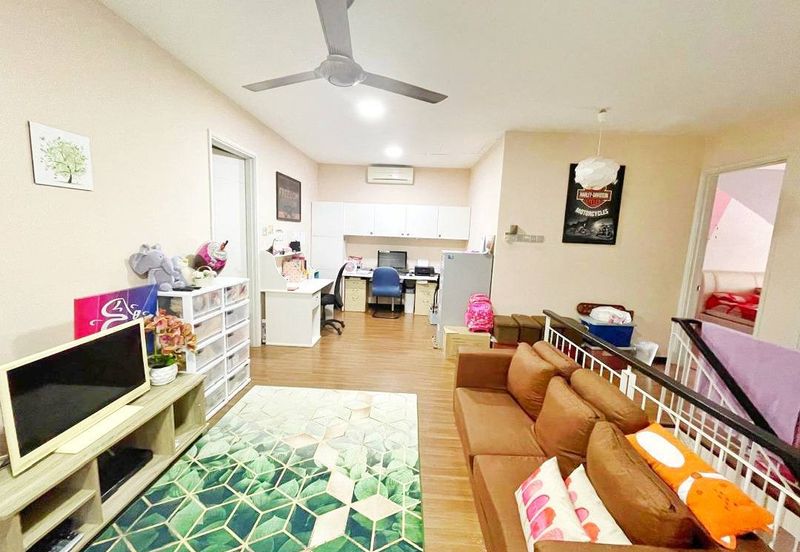 Summerglades, Perdana Lakeview West