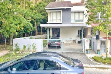 Summerglades, Perdana Lakeview West