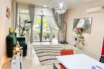 Summerglades, Perdana Lakeview West