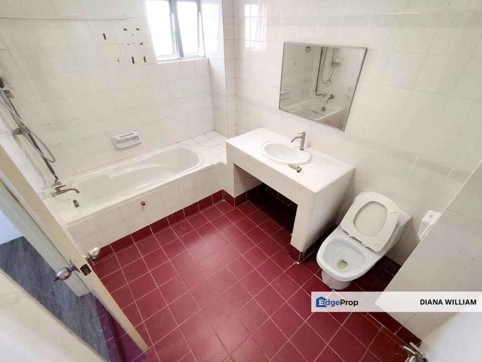 FOR SALE: DUPLEX PENTHOUSE with Scenic View at Kemuncak Condo Sek9 Shah Alam, Selangor, Shah Alam