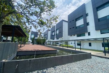 Freehold COMMERCIAL 8 STOREY BUILDINGS FOR SALE STAR CENTRAL @ CYBERJAYA 