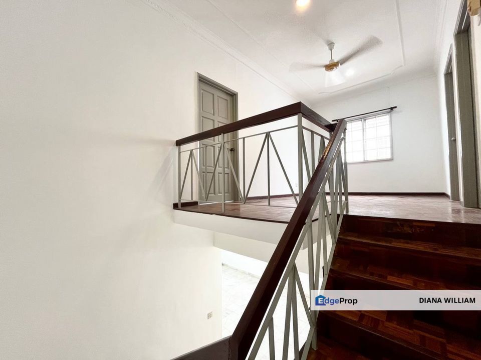 FACING OPEN Double Storey End Lot Jalan Tempua Puchong Jaya For Sale , Selangor, Puchong