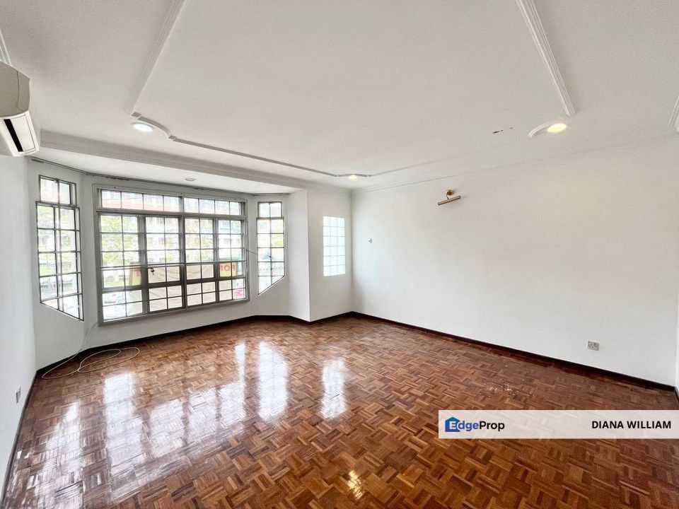 FACING OPEN Double Storey End Lot Jalan Tempua Puchong Jaya For Sale , Selangor, Puchong