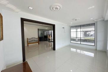 Corner Lot Double Storey Taman Desa Budiman Bandar Sungai Long Kajang