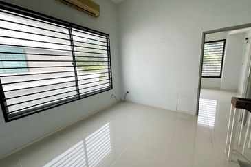 Corner Lot Double Storey Taman Desa Budiman Bandar Sungai Long Kajang